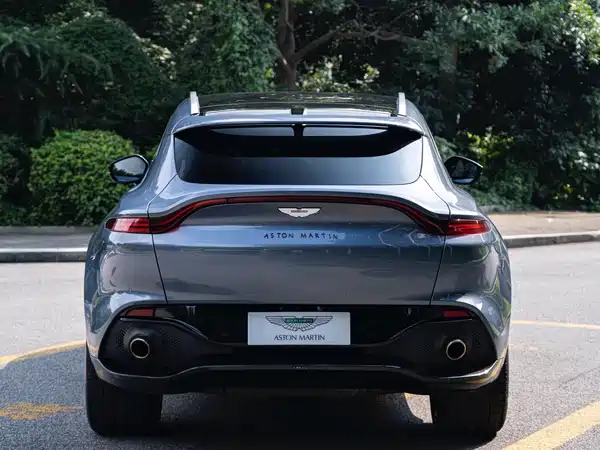 Aston Martin DBX 2022