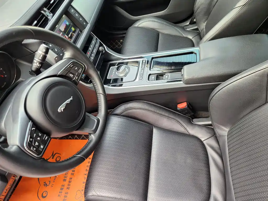 Jaguar XF 2016 — фото 16