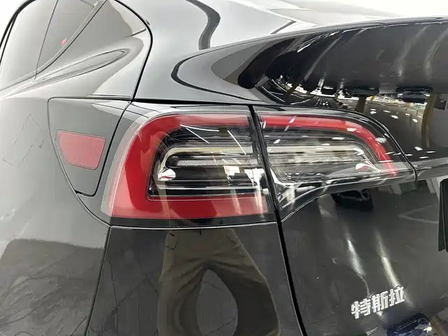 Tesla Model Y 2023 — фото 19