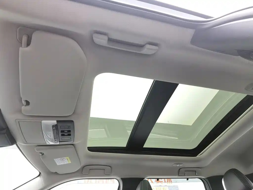 Mitsubishi Outlander 2023 — фото 14