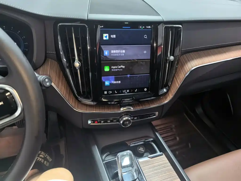 Volvo XC60 2023 — фото 13
