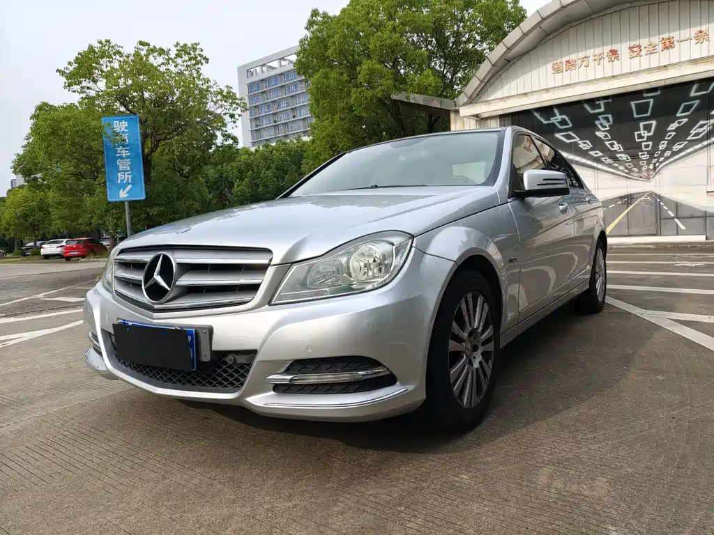 Mercedes-Benz C-Class 2011
