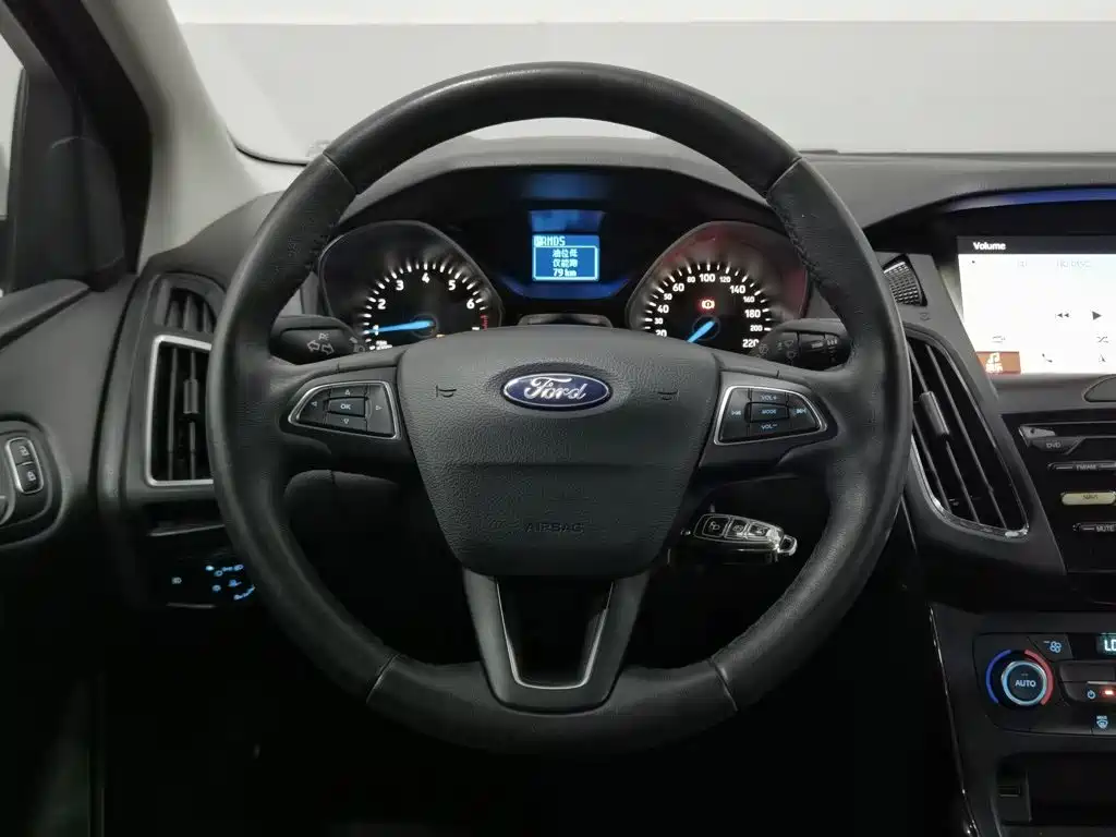 Ford Focus 2017 — фото 11