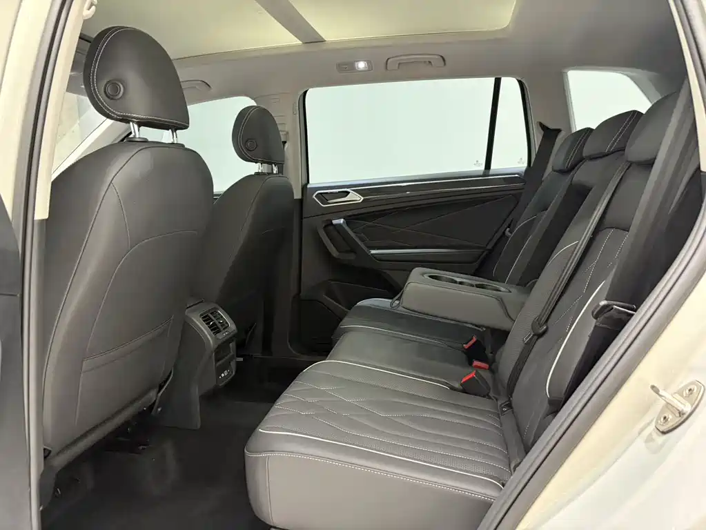 Volkswagen Tiguan L 2023 — фото 14