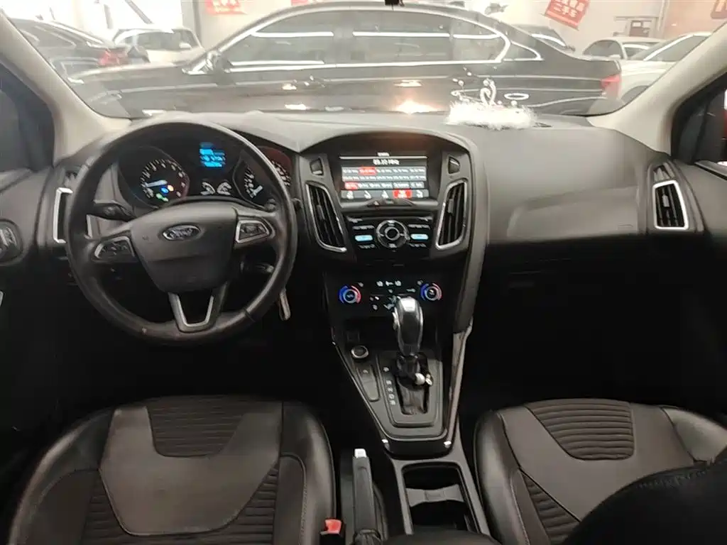 Ford Focus 2017 — фото 14