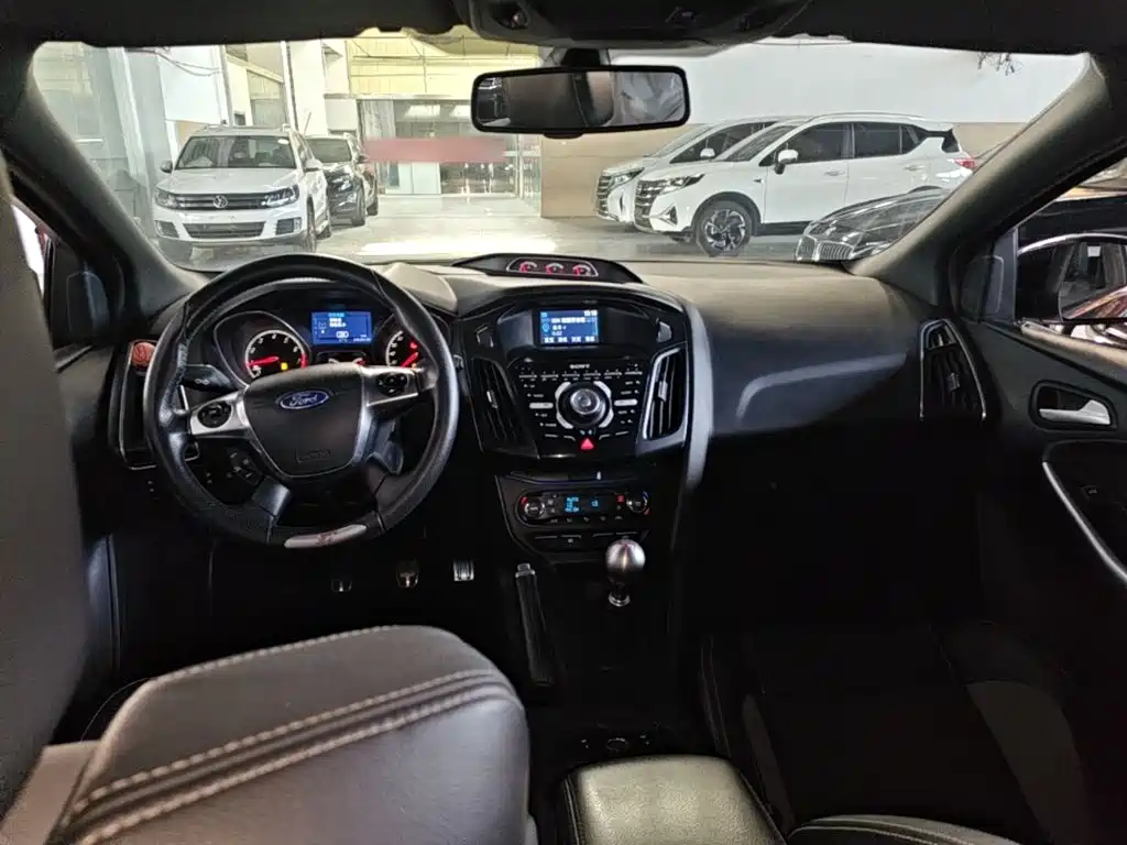 Ford Focus 2020 — фото 10