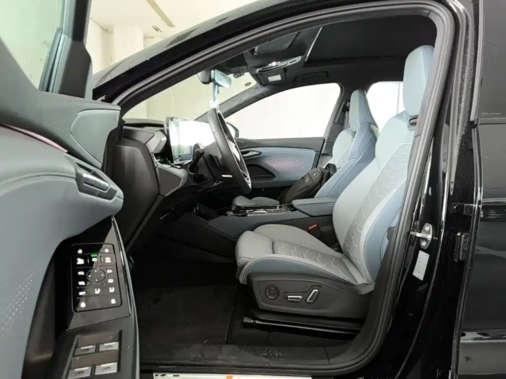 Audi Q6L E-Tron 2025 — фото 16