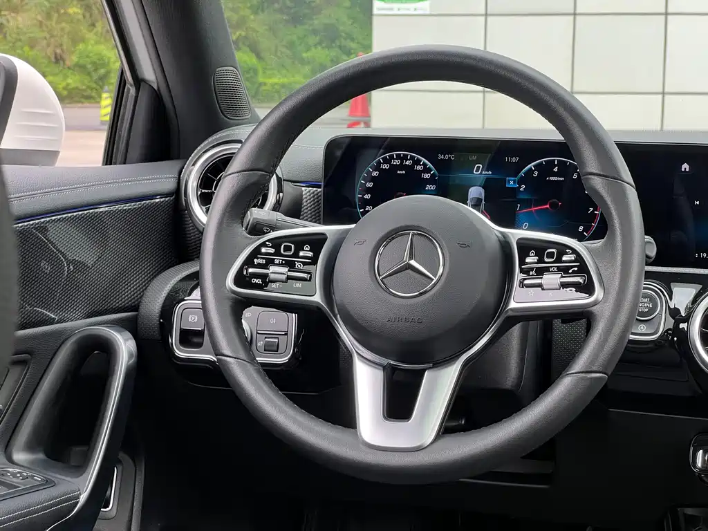 Mercedes-Benz A-Class 2022 — фото 21