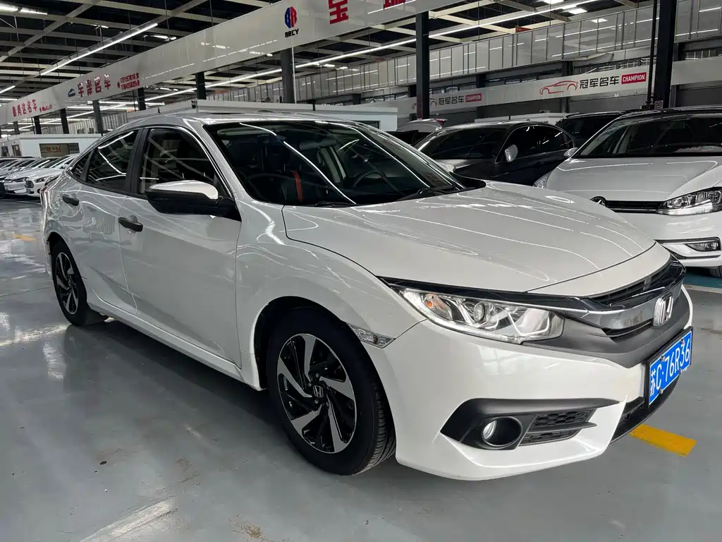 Honda Civic 2018 — фото 6