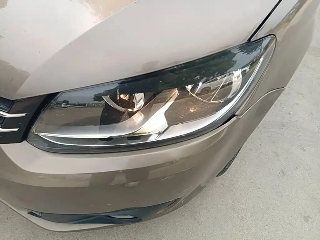 Volkswagen Touran 2015 — фото 24