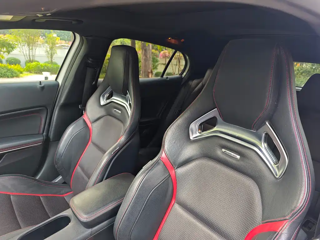 Mercedes-Benz GLA AMG 2017 — фото 12