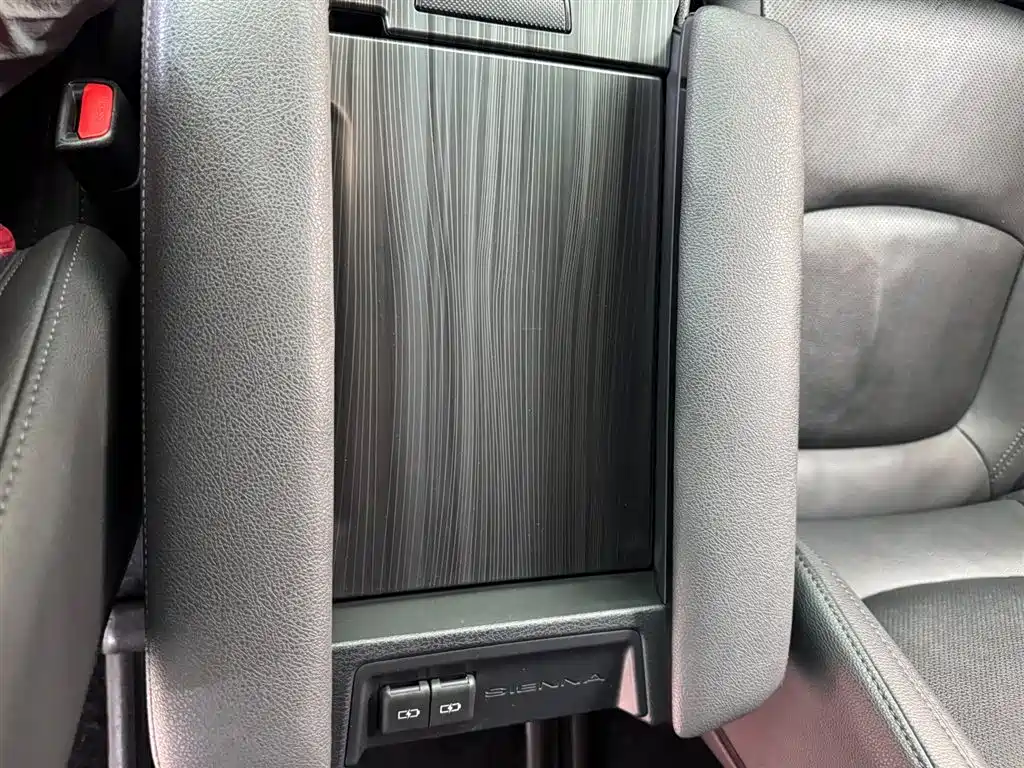 Toyota Sienna 2022 — фото 15