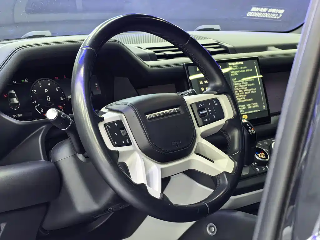 Land Rover Defender 2023 — фото 8