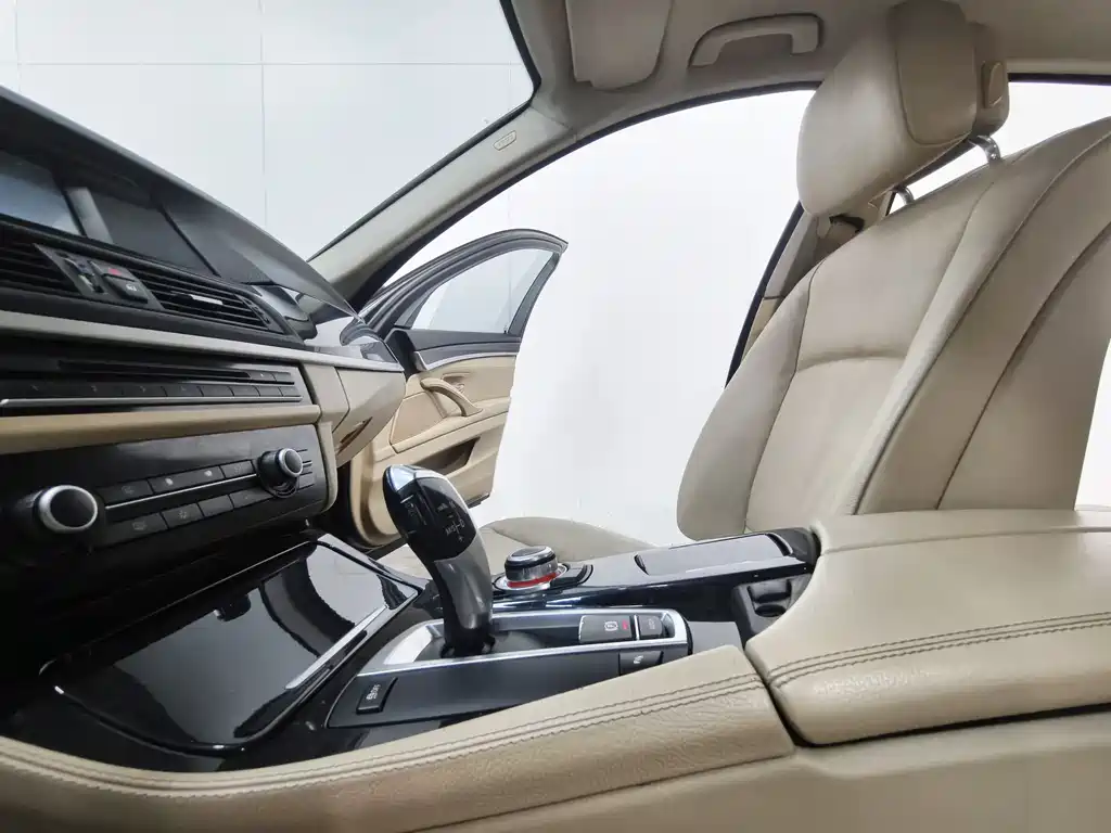 BMW 5 Series 2012 — фото 12
