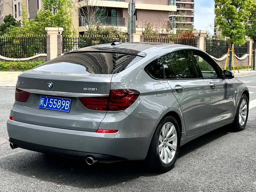 BMW 5 Series GT 2010 — фото 5