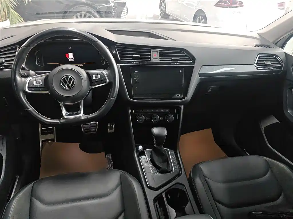 Volkswagen Tiguan L 2021 — фото 10