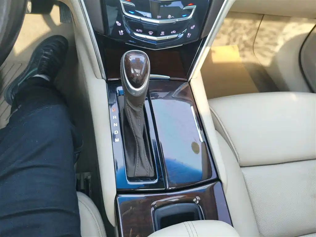 Cadillac XTS 2015 — фото 14