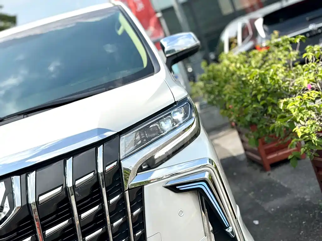 Toyota Alphard 2017 — фото 15