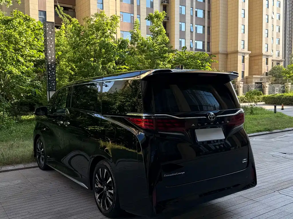 Toyota Alphard 2025