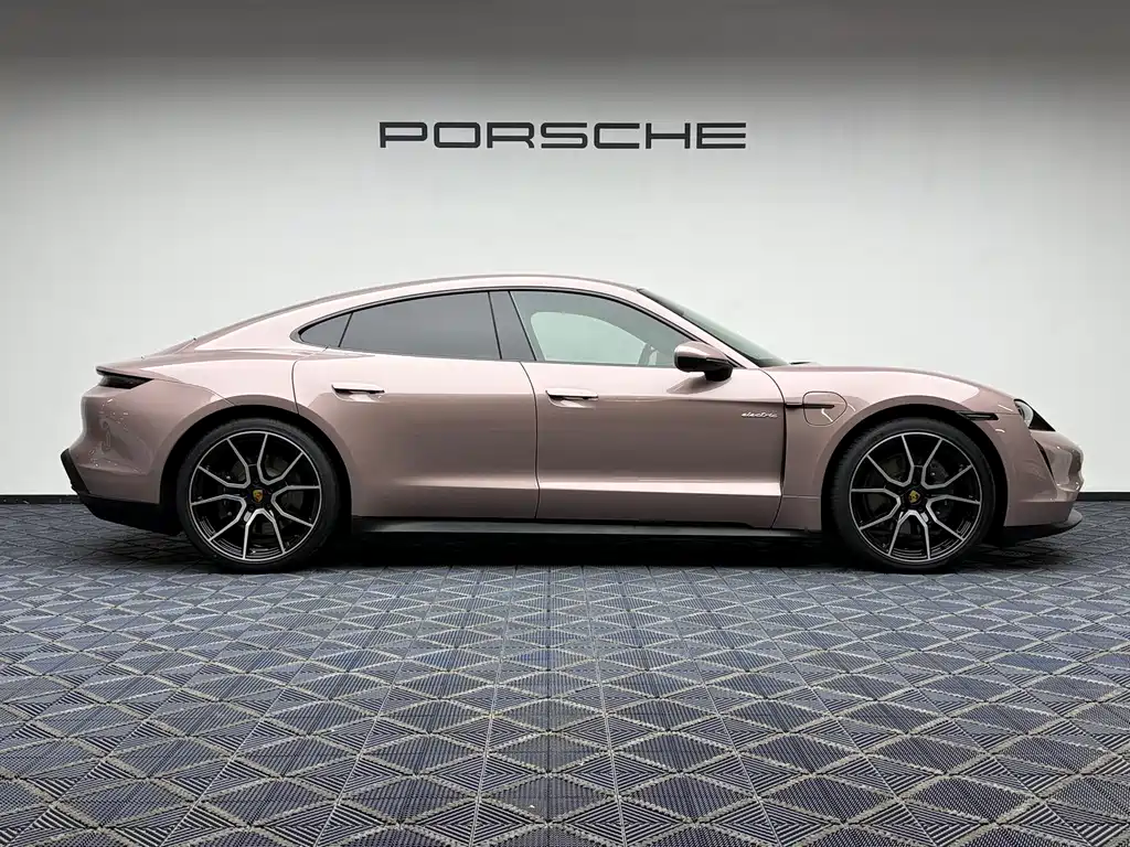 Porsche Taycan 2023 — фото 15