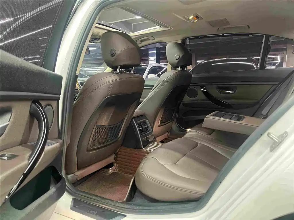 BMW 3 Series 2018 — фото 10