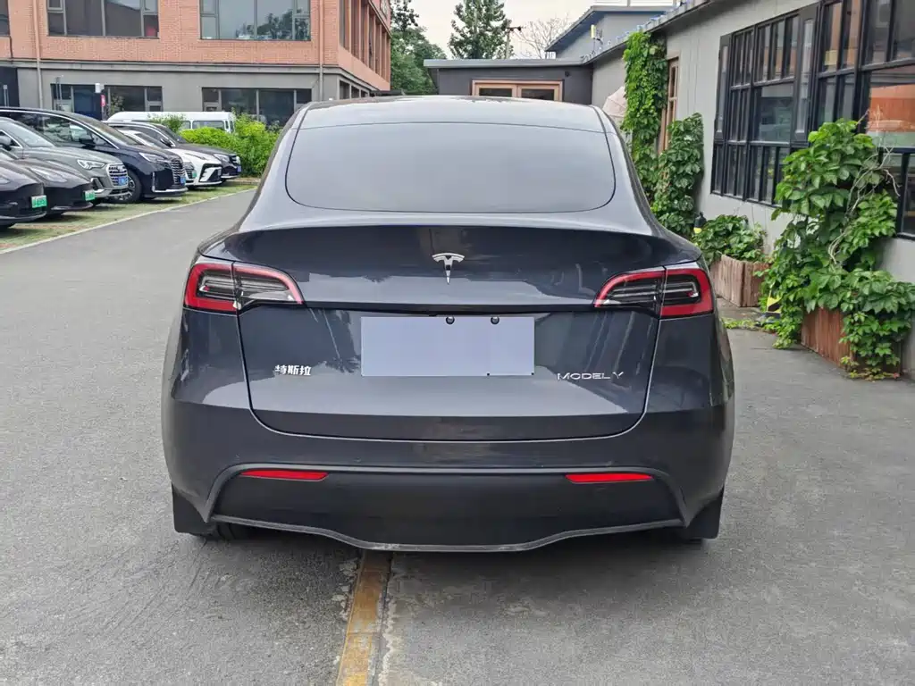 Tesla Model Y 2022 — фото 12