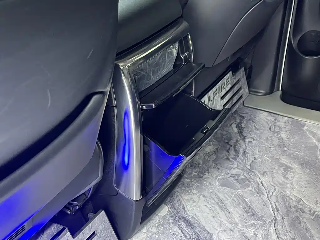 Toyota Vellfire 2022 — фото 23