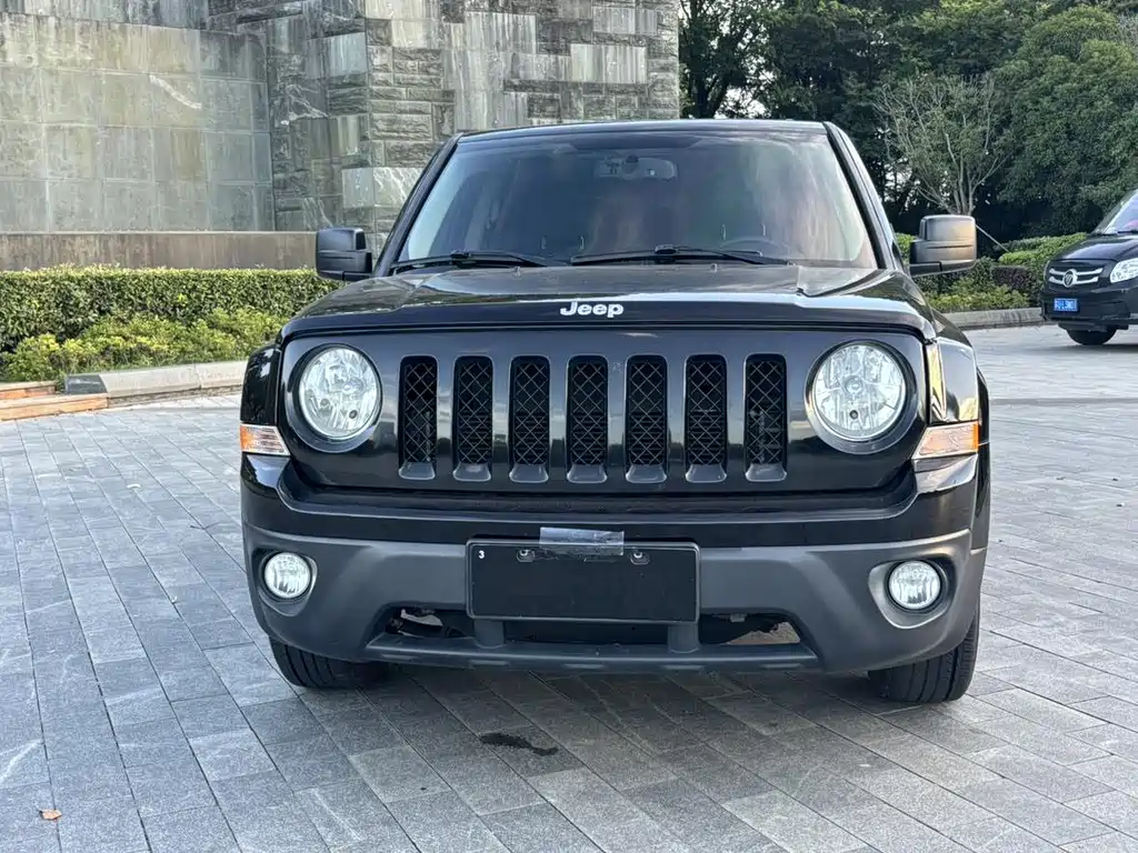 Jeep Freelancer 2014 — фото 2