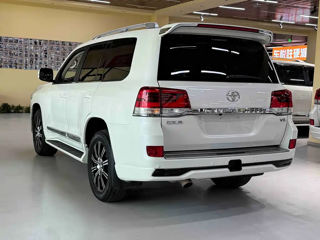 Toyota Land Cruiser 2020 — фото 7