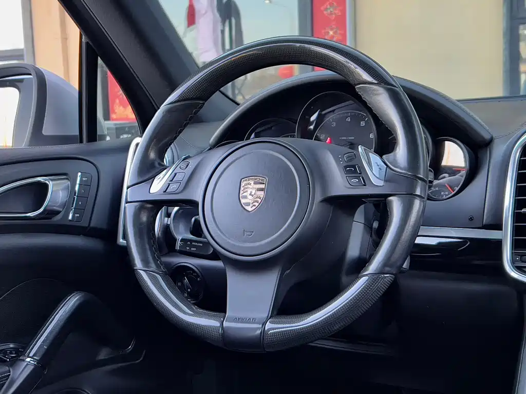 Porsche Cayenne 2011 — фото 10