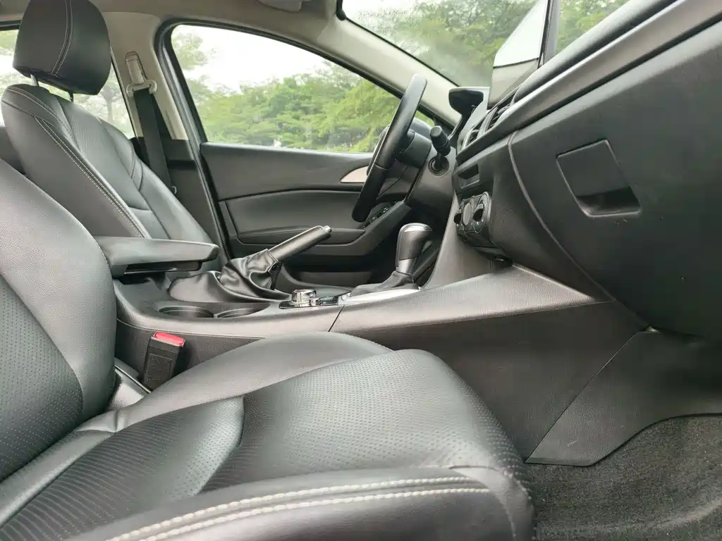 Mazda 3 Axela 2019 — фото 14