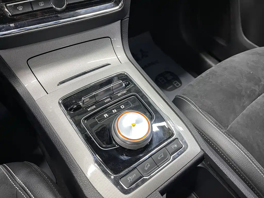 Roewe RX5 New Energy 2018 — фото 17