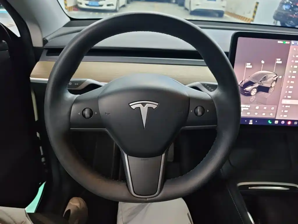 Tesla Model Y 2022 — фото 11
