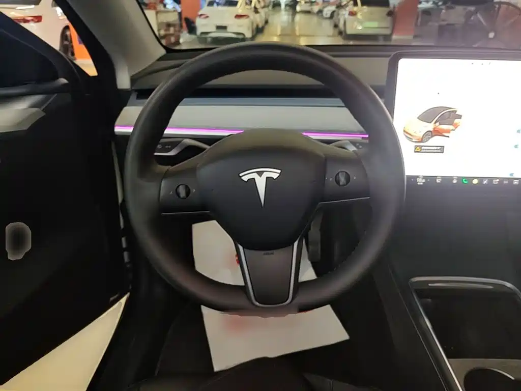 Tesla Model Y 2024 — фото 11