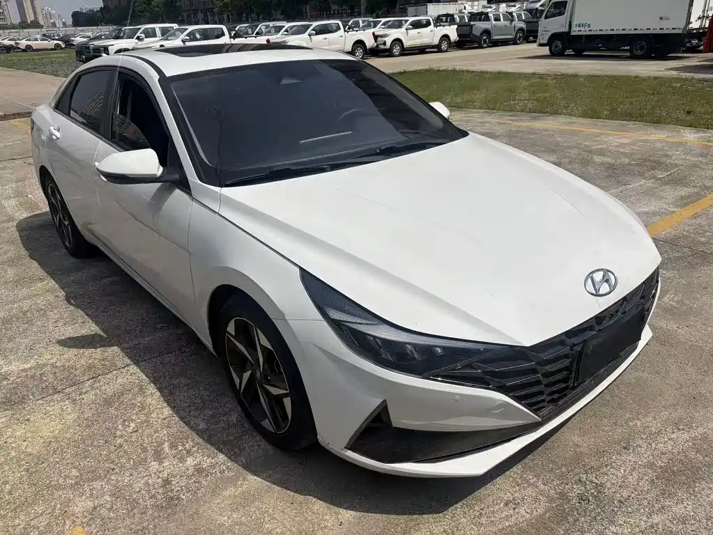 Hyundai Elantra 2022