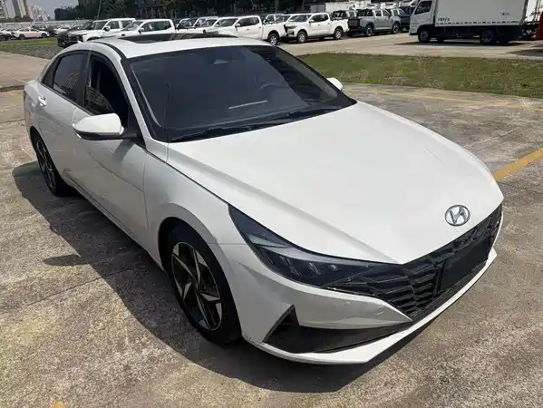 Hyundai Elantra 2022