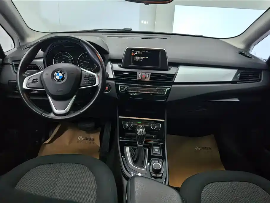 BMW 2 Series Active Tourer 2017 — фото 12