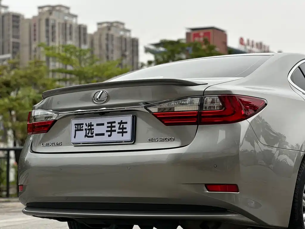 Lexus ES 2017 — фото 16