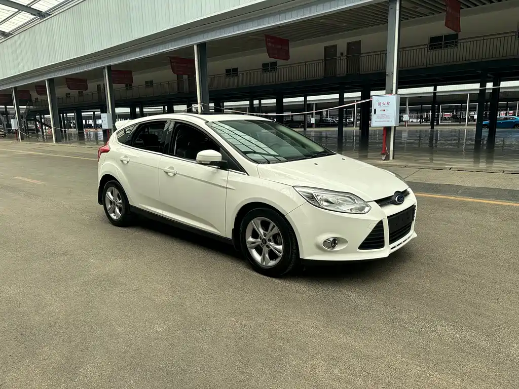 Ford Focus 2014 — фото 3
