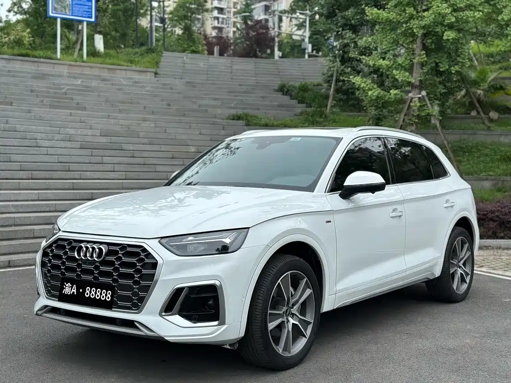 Audi Q5L 2022 — фото 1