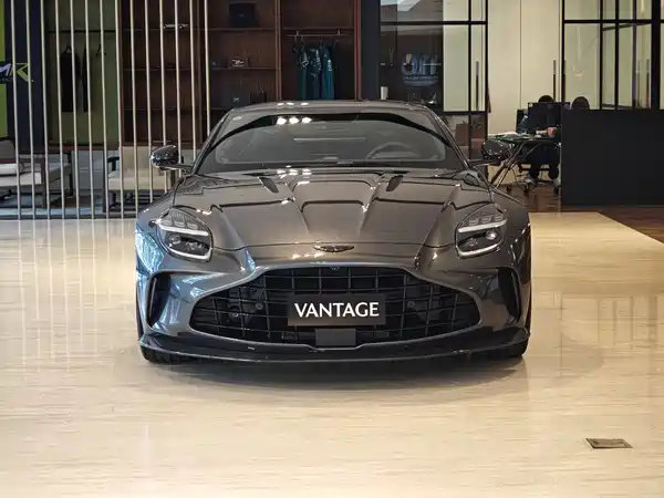Aston Martin V8 Vantage 2024