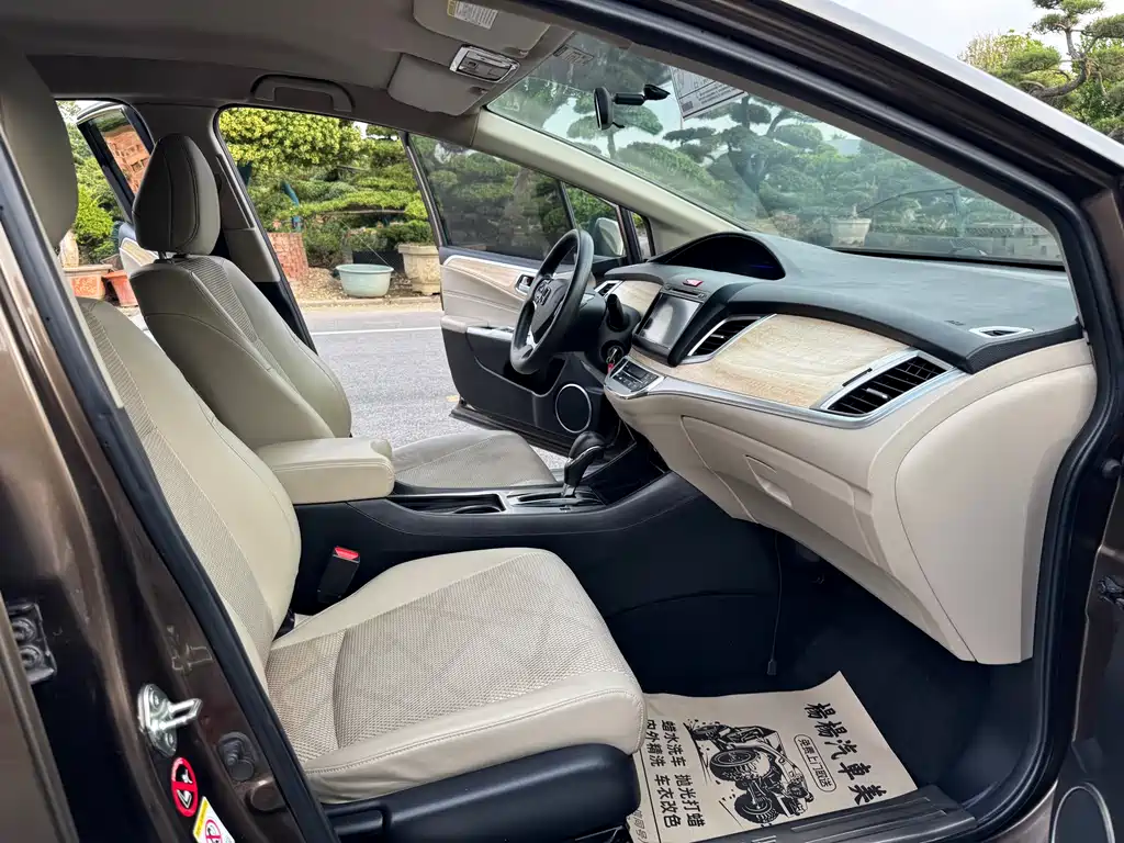 Honda Jade 2015