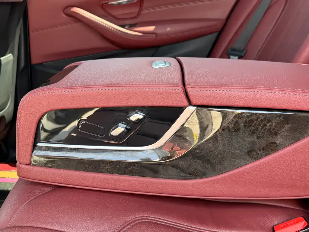 BMW 5 Series 2019 — фото 21