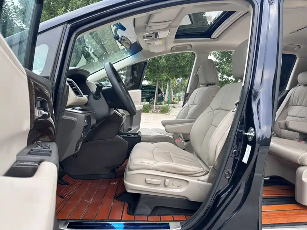 Honda Odyssey 2017 — фото 15