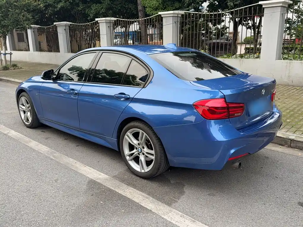 BMW 3 Series 2018 — фото 11