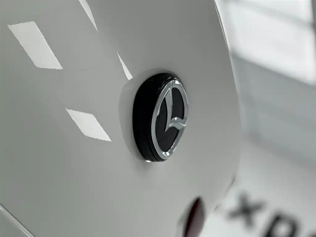 Mazda 3 Axela 2023 — фото 11