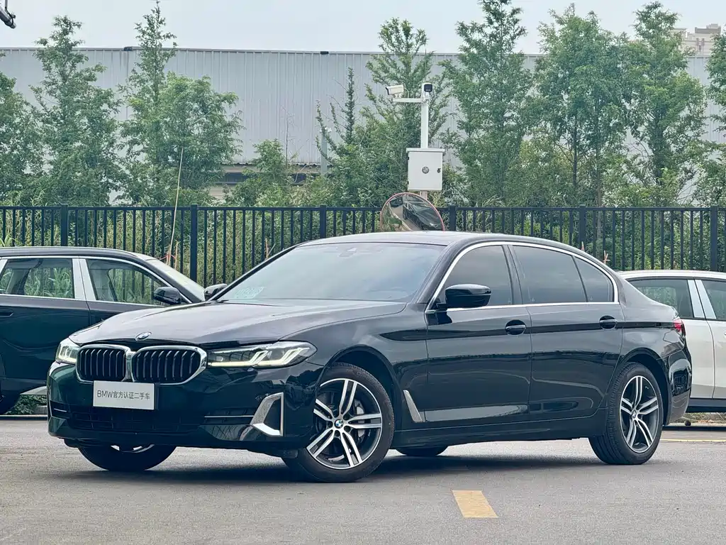 BMW 5 Series 2022 — фото 1