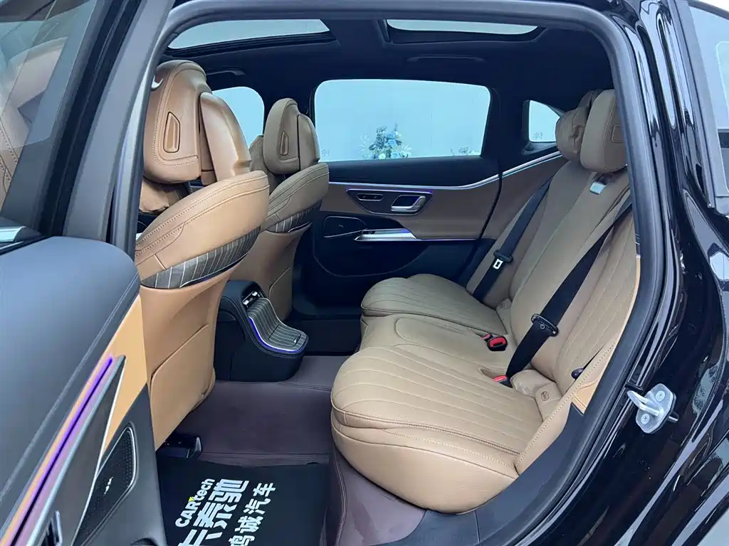 Mercedes-Benz E-Class 2025 — фото 17
