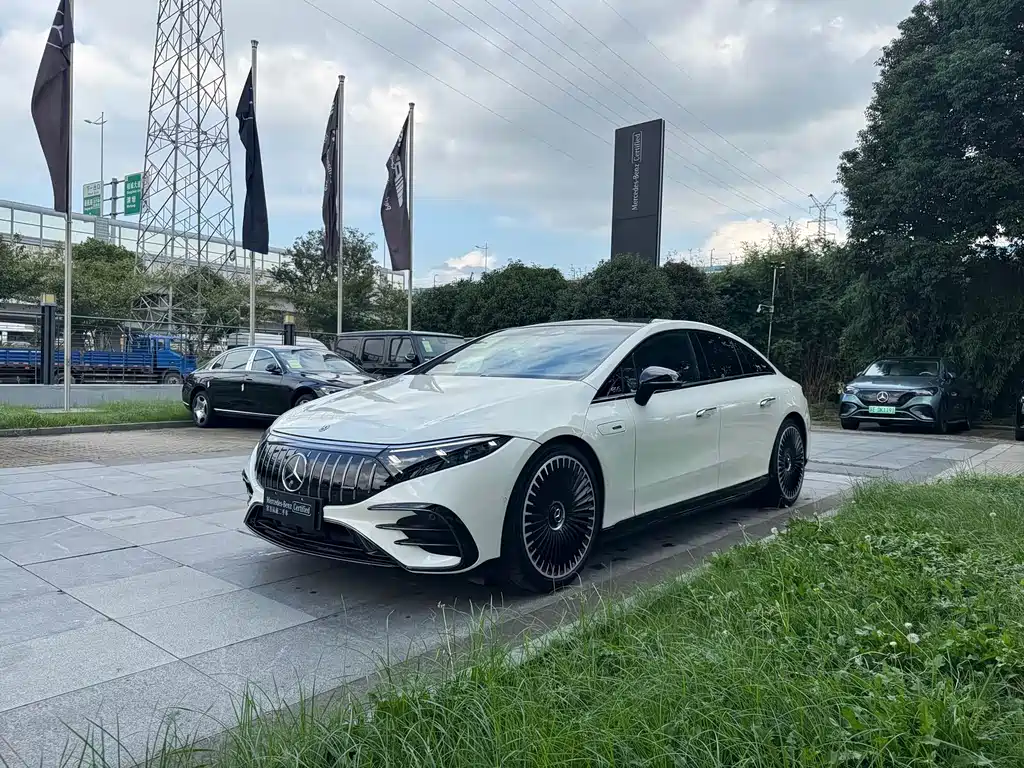 Mercedes-Benz EQS AMG 2026 — фото 2