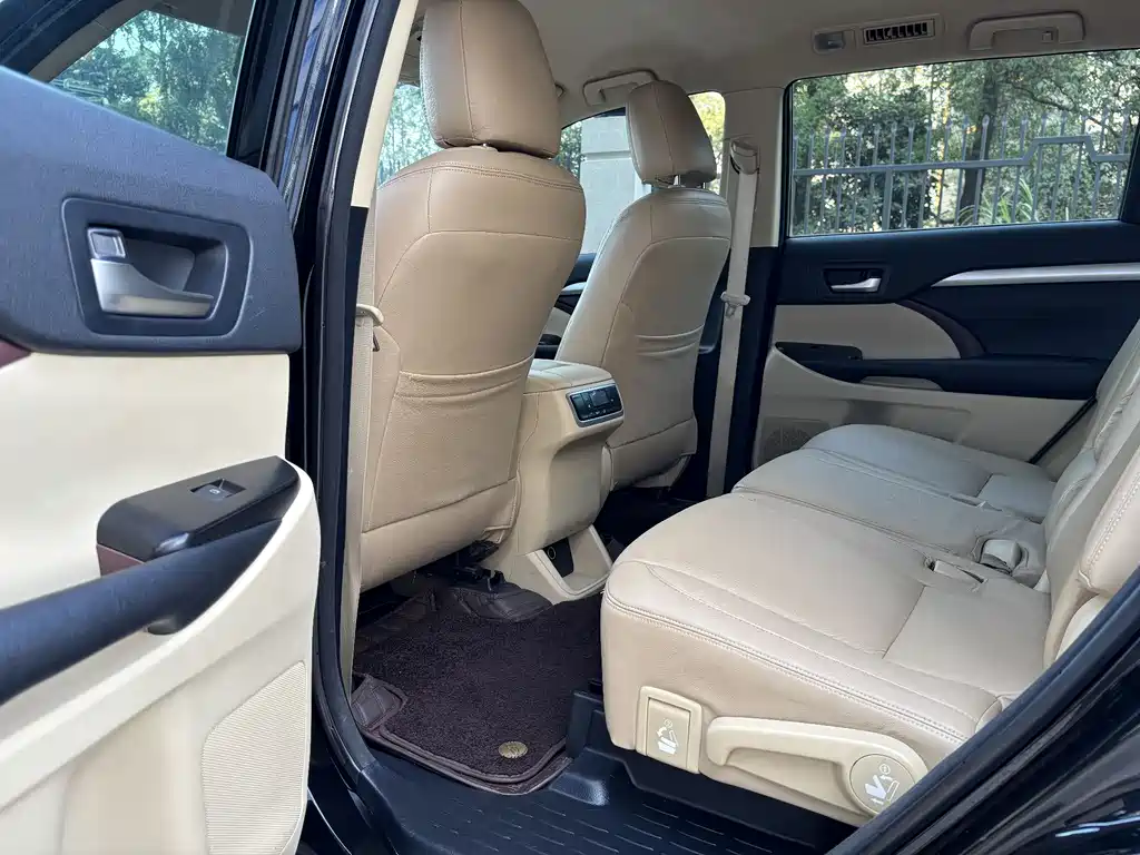 Toyota Highlander 2017 — фото 11